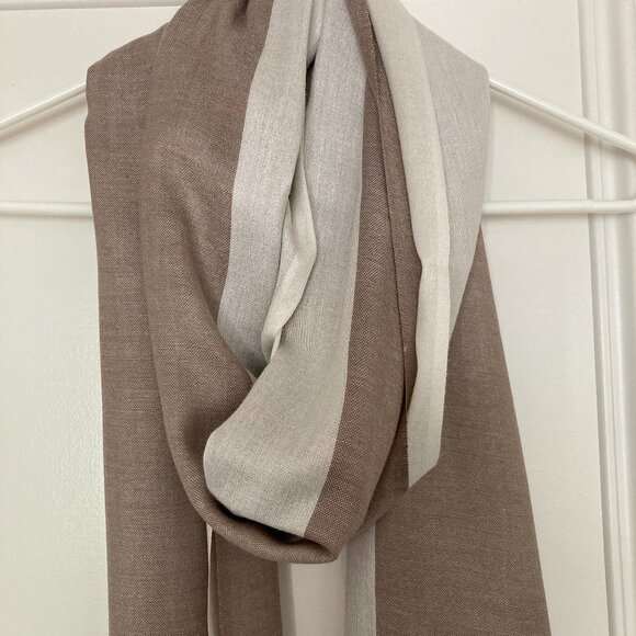 Banana Republic taupe ivory fringed scarf - Picture 4 of 15